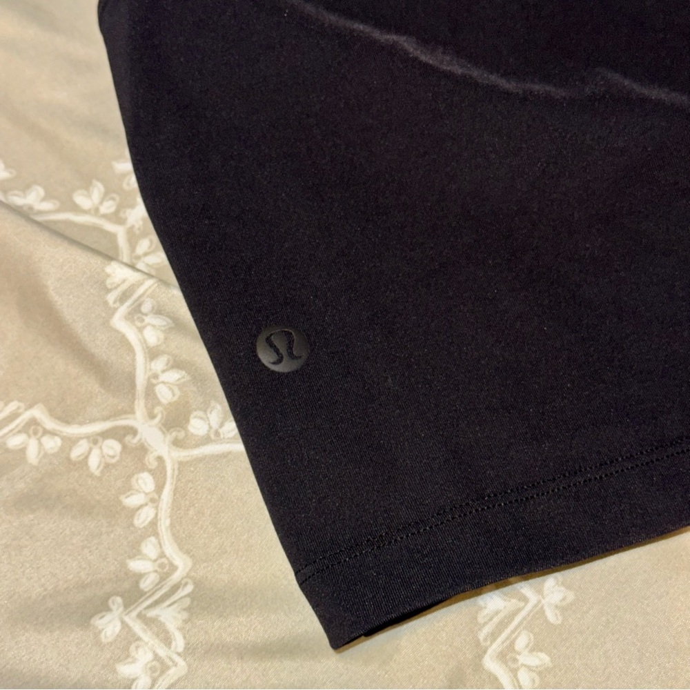 Lululemon On the Fly Shorts Black Size 6 Woven Pull On Pockets - Picture 6 of 9